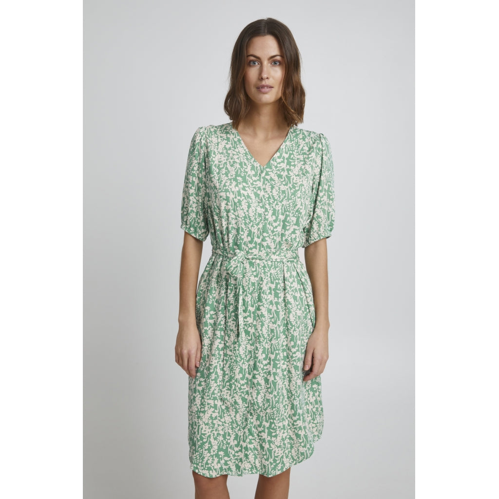 Elegant Fransa Damekjole i Malachite Grøn – Udsalg!