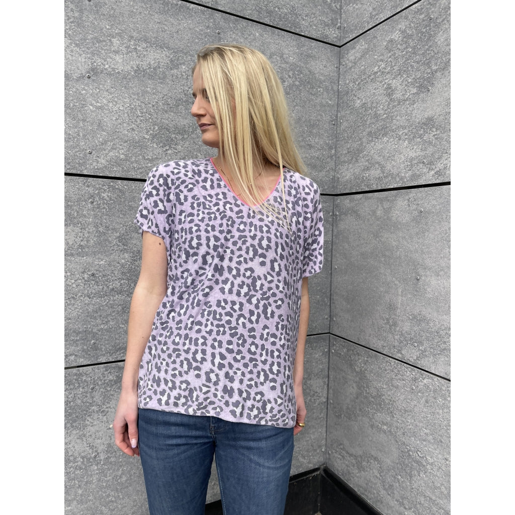 Lilla T-shirt med Dyreprint – Fantastisk Udsalg!