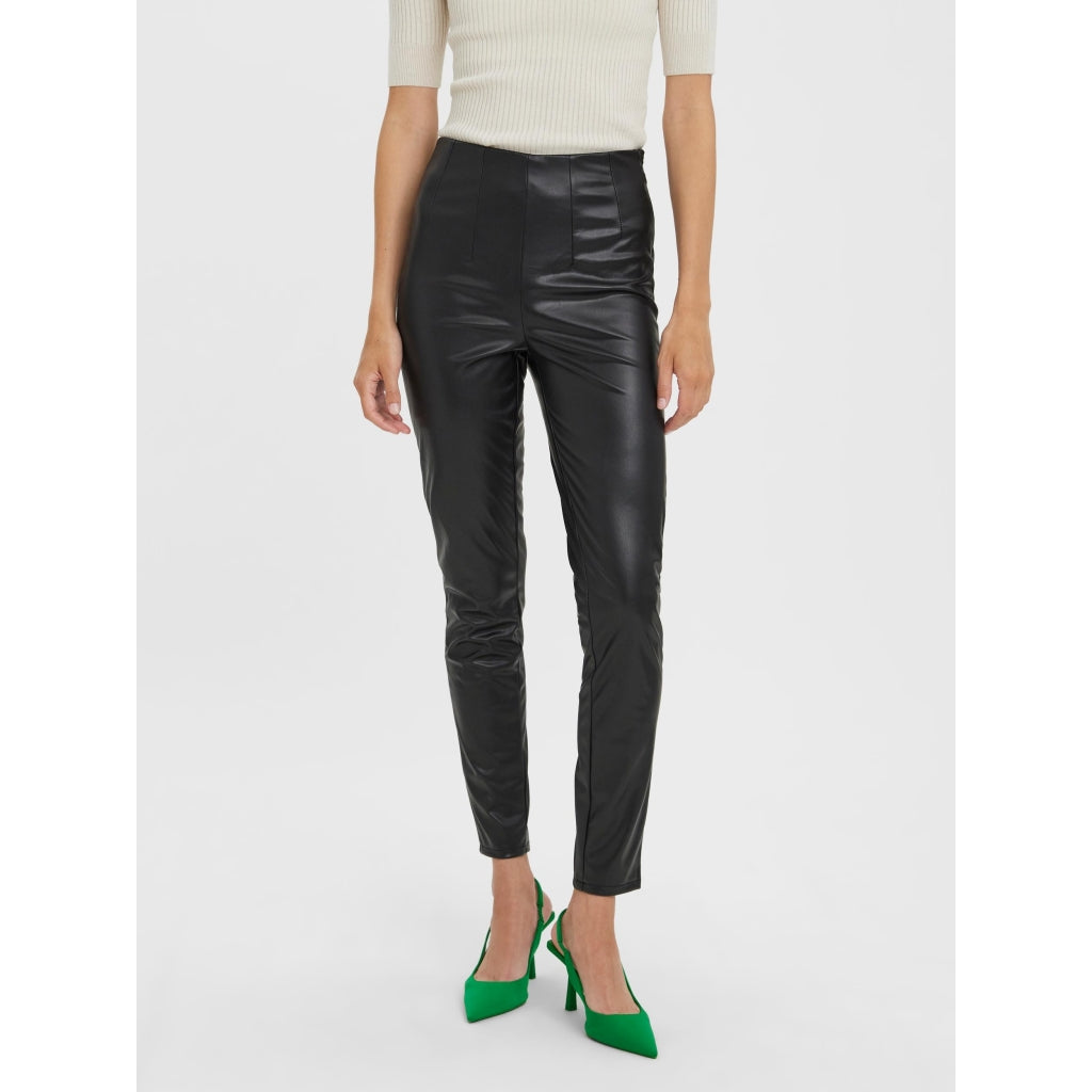 Højtaljede læderlook leggings til kvinder - Vero Moda tilbud!