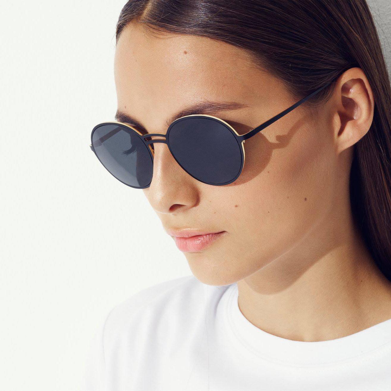 Yael Dame Solbriller  Black Gold Black  Onesize fra Aym hos dansk.dk